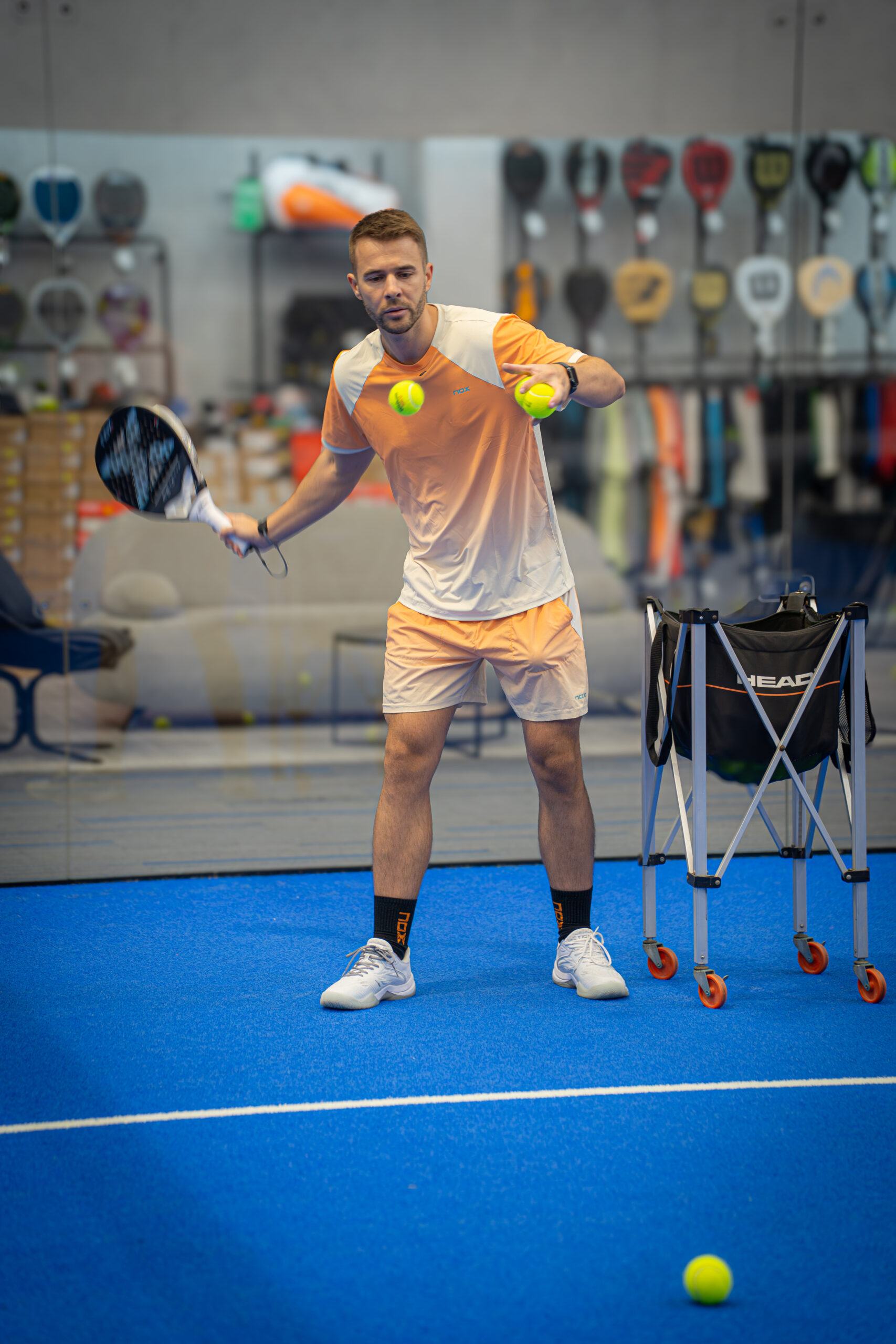 André Lérias coaching padel on a court