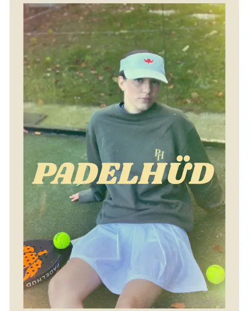 PADELHUD lifestyle on padel court