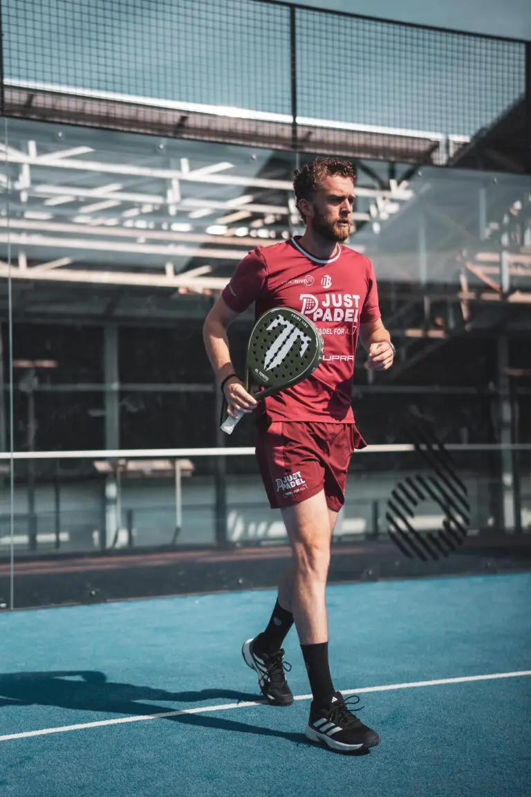 Sven Boele on padel court