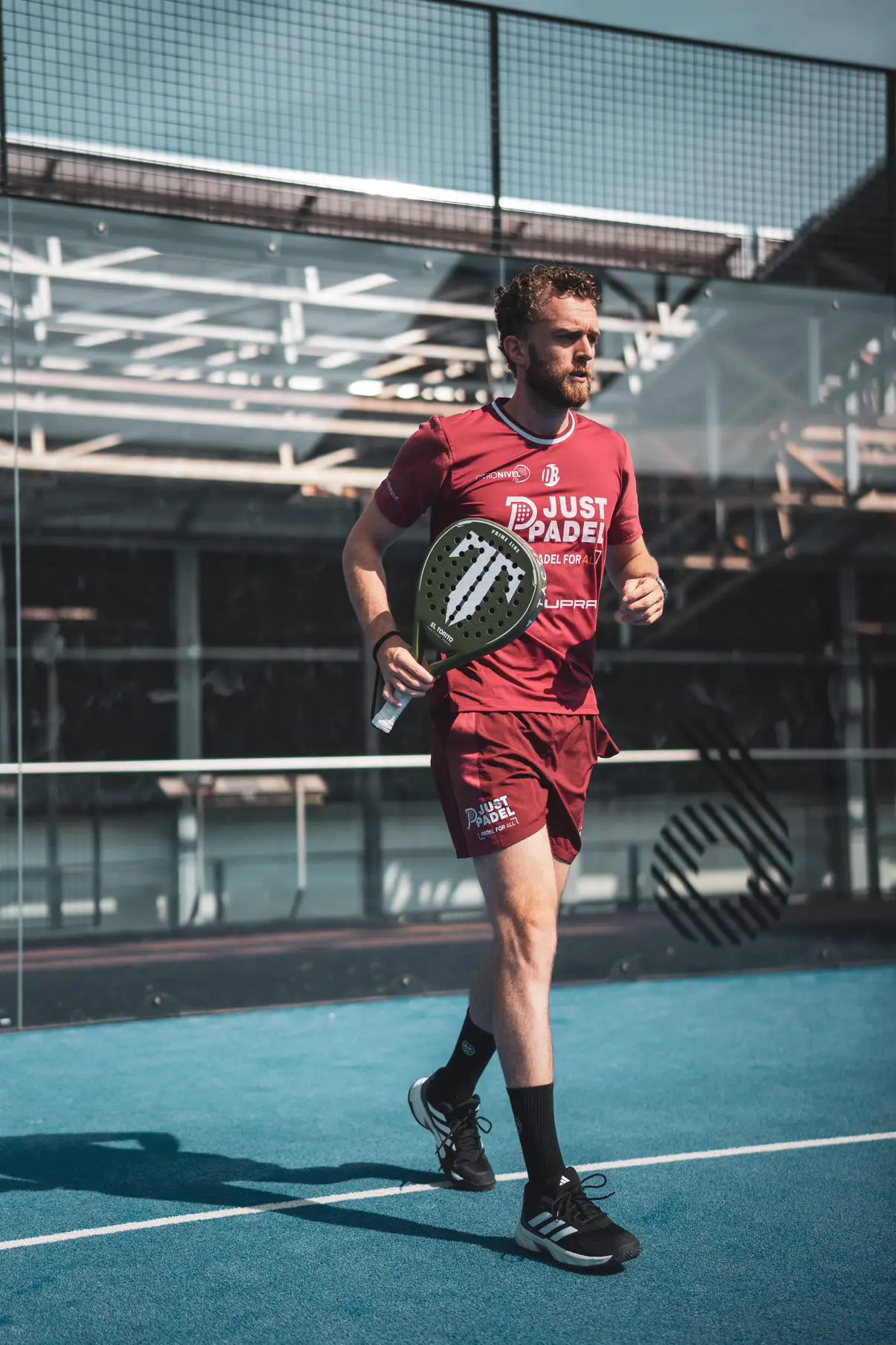 Sven Boele on padel court