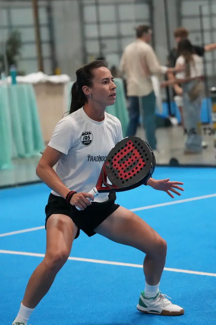 Luicelena Pérez on padel court