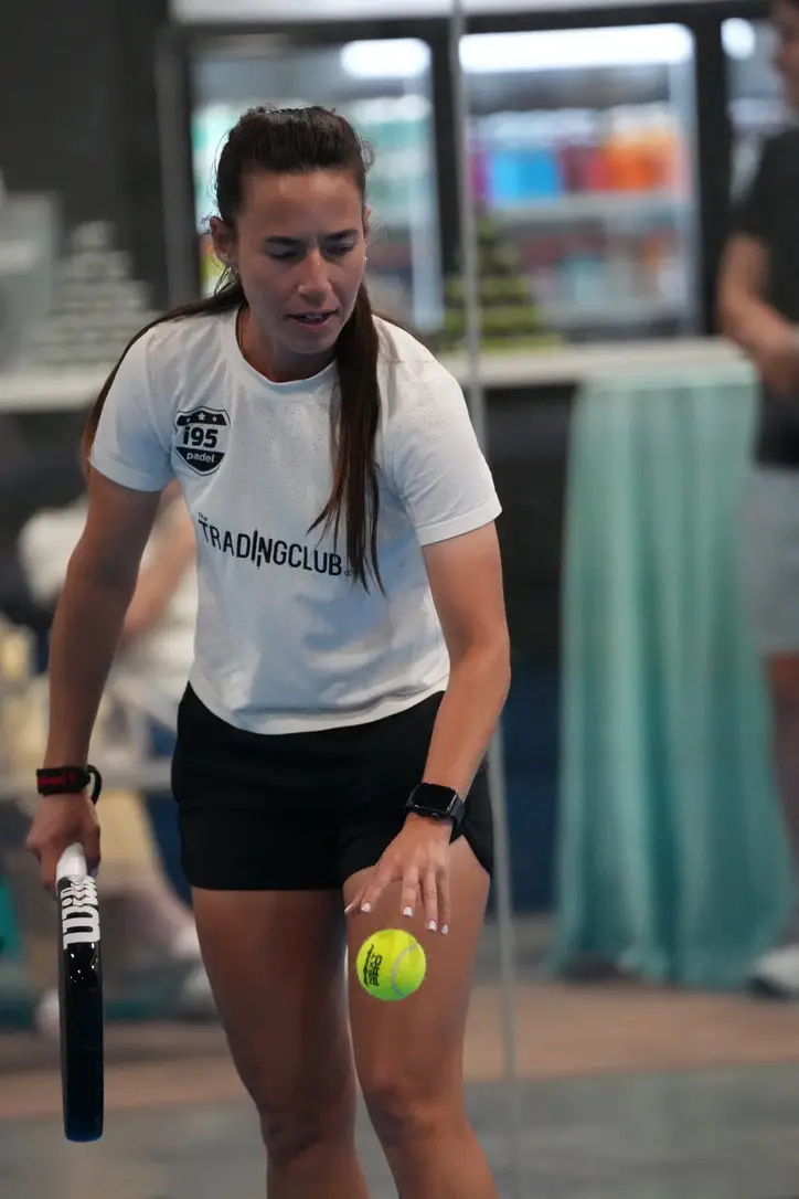 Luicelena Pérez on padel court