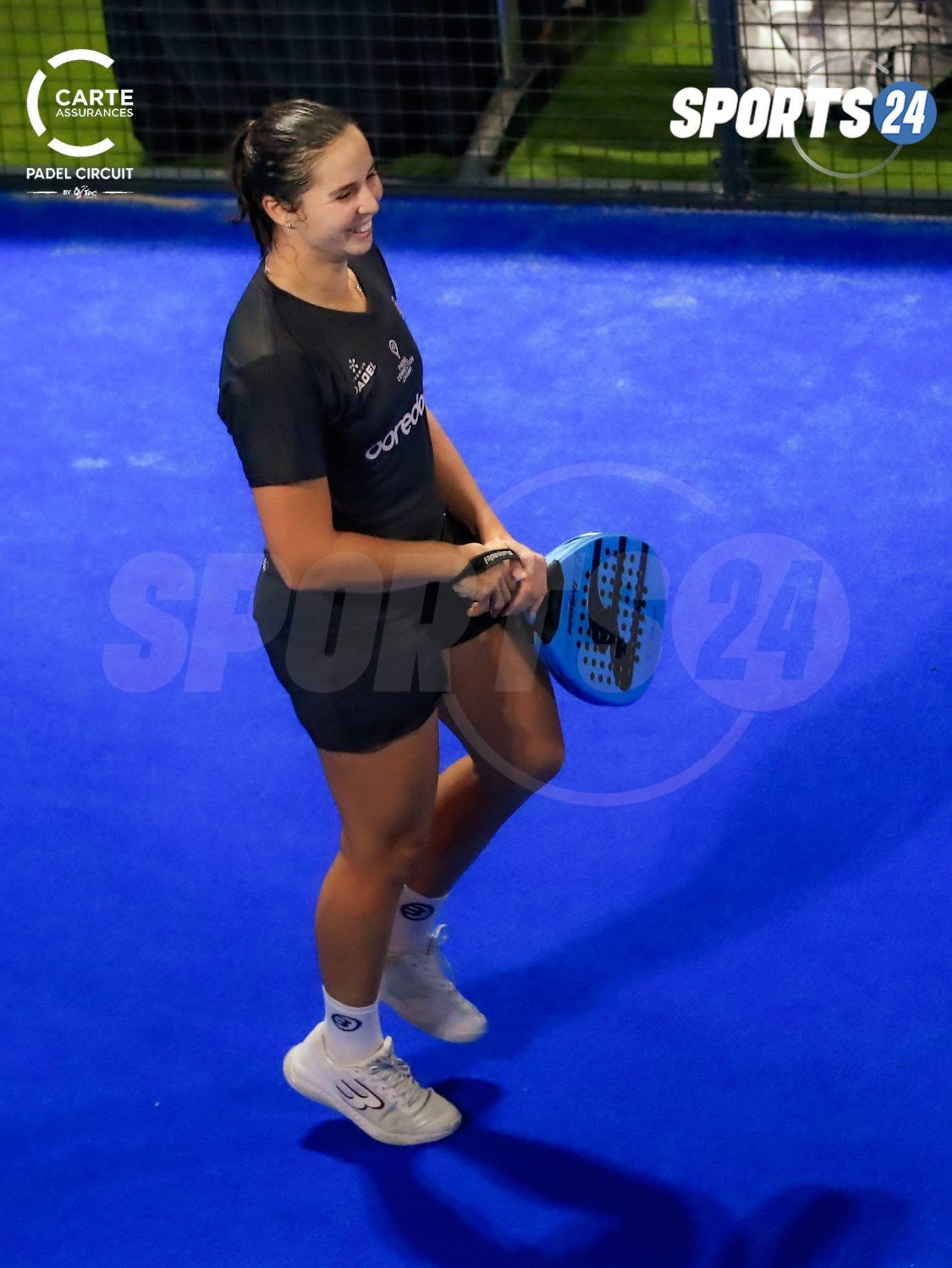 Dora Chamli smiling on court at the Carte Assurances Padel Circuit